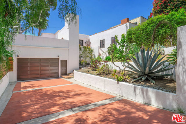 6216 Primrose Avenue, Los Angeles CA: https://media.crmls.org/mediaz/772e4dc1-f17a-43a1-8e9f-69e1eb03bfa7.jpg