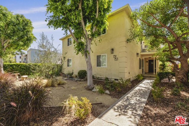 751 N Alfred Street, Los Angeles CA: https://media.crmls.org/mediaz/772e6172-ad4f-46c8-b6a4-bf06540efd13.jpg