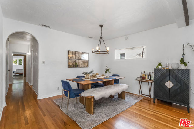 11208 Kling Street photo 6