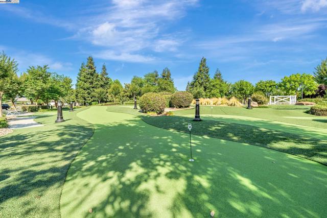 2453 Gardenstone Pl, Manteca CA: https://media.crmls.org/mediaz/772f843a-e305-4f07-81de-6ce93439d60e.jpg