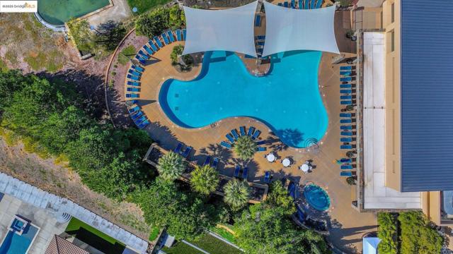 1577 Chianti LN, Brentwood CA: https://media.crmls.org/mediaz/772feaf7-6afb-4e5a-a3bf-ef65c82d2b42.jpg