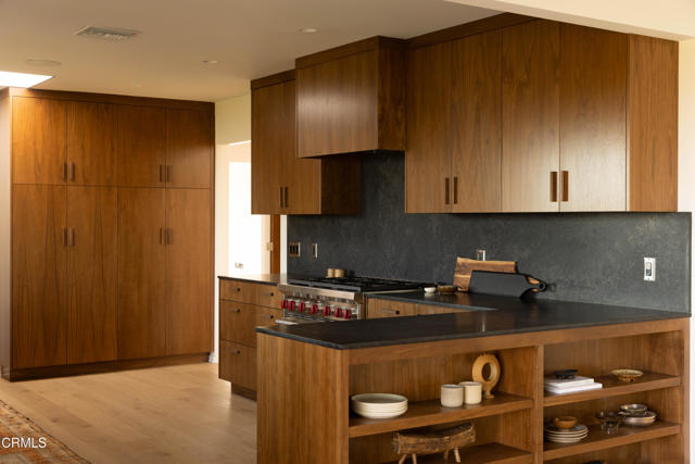 945 Linda Vista Avenue, Pasadena CA: https://media.crmls.org/mediaz/772ffc14-e5fd-4cd3-a5e1-839528e7f505.jpg