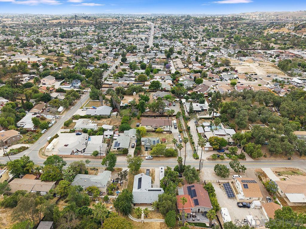 https://media.crmls.org/mediaz/77306079-86de-4502-a47d-d81697770d8d.jpg?preset=X-Large