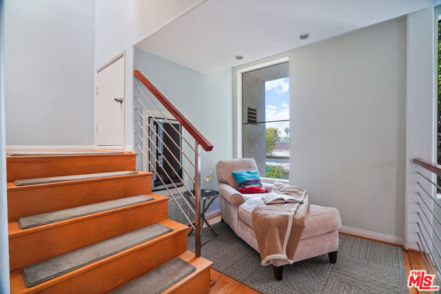 1533 18th Street, Santa Monica CA: https://media.crmls.org/mediaz/7731ac50-3b12-4978-9401-046c9ec1ea2e.jpg