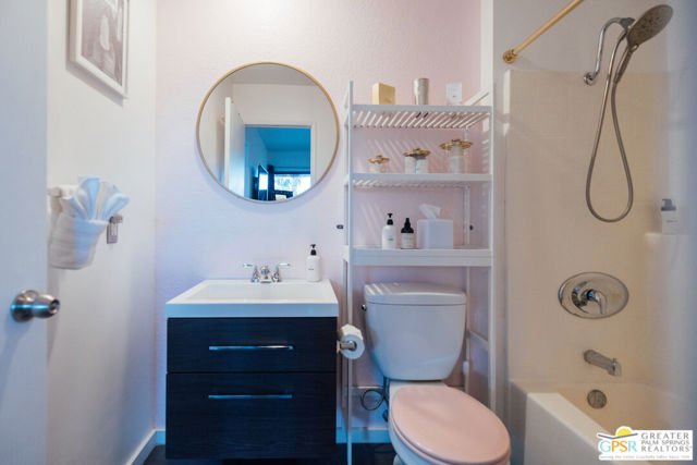 Image 14 of 25 For 467 Calle El Segundo  D24