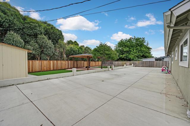 7845 Ironwood Dr, Dublin CA: https://media.crmls.org/mediaz/77324b25-d9c5-4410-b141-d273c16e4489.jpg