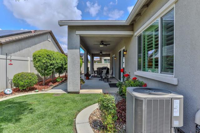 2671 Glen Echo Lane, Manteca CA: https://media.crmls.org/mediaz/77325485-f49d-4ea3-b07d-6034719ba390.jpg