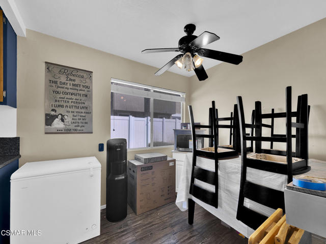 91 Cabrillo Court, Santa Paula CA: https://media.crmls.org/mediaz/7732756d-54ed-4ed8-a364-4668bccdd365.jpg