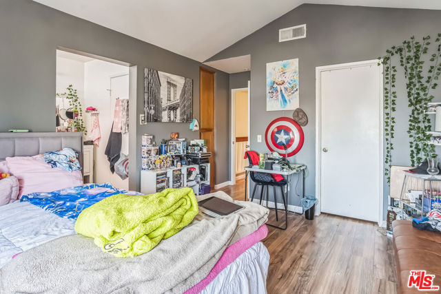 16230 Trailwinds Drive, Fontana CA: https://media.crmls.org/mediaz/773282e3-d380-4fb5-b90f-28d5e3720b34.jpg