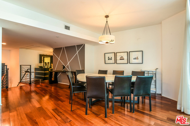 13700 MARINA POINTE Drive, Marina del Rey CA: https://media.crmls.org/mediaz/7732f3f2-4a96-4cc7-b911-873b7cbb53e6.jpg