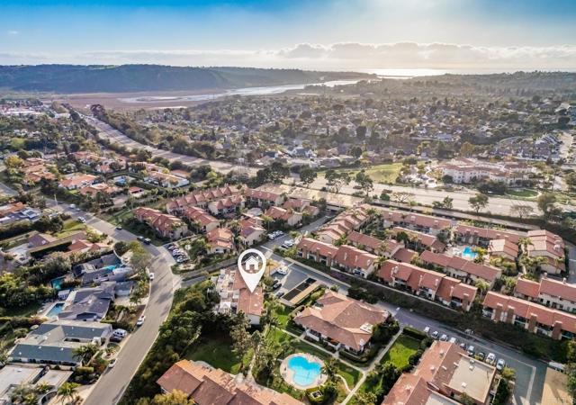 7031 Estrella De Mar Road, Carlsbad CA: https://media.crmls.org/mediaz/7733c000-a591-4f9b-ba60-39975c1fb25b.jpg