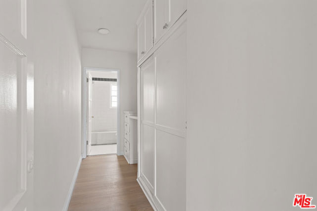 148 S Mccarty Drive, Beverly Hills CA: https://media.crmls.org/mediaz/7733dabb-a001-4cb3-aec6-af637f6eb873.jpg
