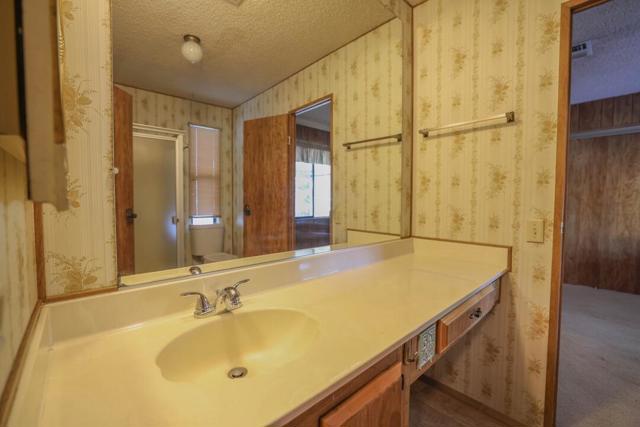 33321 Laura Drive, Thousand Palms CA: https://media.crmls.org/mediaz/773401a3-7d64-4de1-8708-3ff5fb007118.jpg