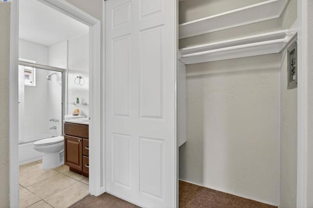 273 MacArthur Blvd, Oakland CA: https://media.crmls.org/mediaz/773415e6-8075-4753-97d9-11a3dd5a247e.jpg