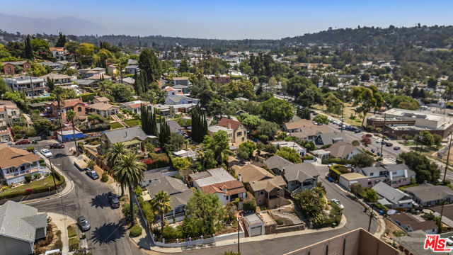 6105 Mount Angelus Drive, Los Angeles CA: https://media.crmls.org/mediaz/773426cc-1f88-4541-ae98-856a5e61fa36.jpg