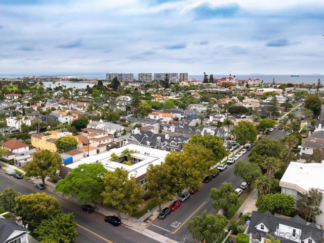 801 C Ave, Coronado CA: https://media.crmls.org/mediaz/773490e8-e9f1-48b1-8bb1-456ef6198f78.jpg