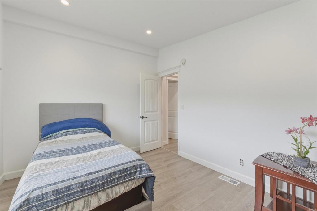 200 Emerald Drive - photo 18