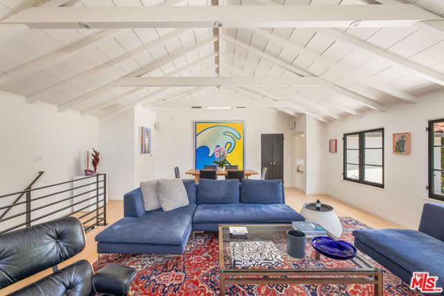 8917 Dorrington Avenue, West Hollywood CA: https://media.crmls.org/mediaz/7734d7d4-ce0b-41a4-8320-eaa19f83644f.jpg
