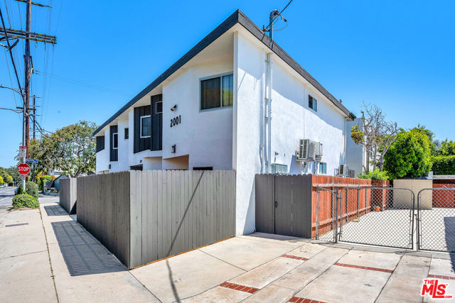 2001 Penmar Avenue, Venice CA: https://media.crmls.org/mediaz/77351bf8-4313-4894-9ce8-5d62f429bdee.jpg