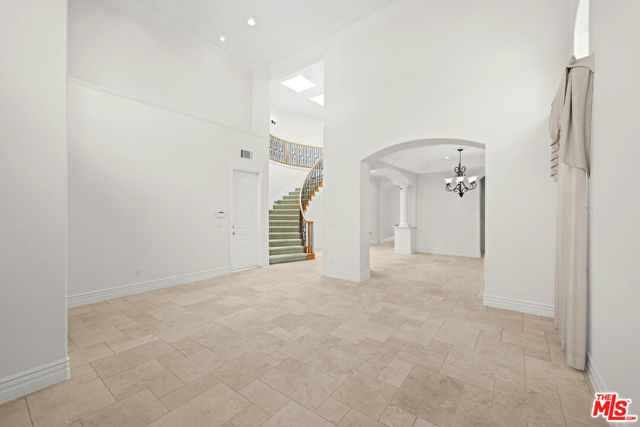1756 Ruhland Avenue, Manhattan Beach CA: https://media.crmls.org/mediaz/7735436d-3d72-4101-bb36-e065a9913377.jpg