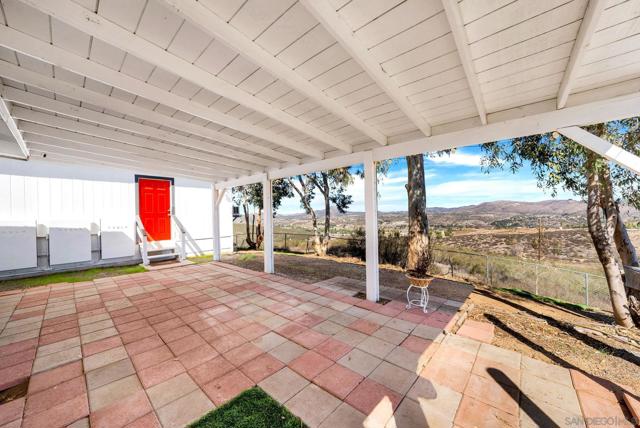 40110 Angora Ln, Temecula CA: https://media.crmls.org/mediaz/77358372-05cf-4555-a2aa-c6881741a359.jpg