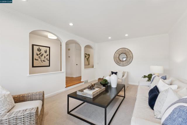 1752 Berrywood Ct, Concord CA: https://media.crmls.org/mediaz/7735892f-a745-4ebe-8f19-9932d27c4a3d.jpg