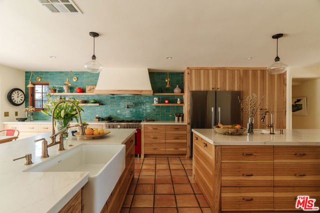 2865 Marquette Drive, Topanga CA: https://media.crmls.org/mediaz/7735a8f4-024c-41a1-830b-8a28911f4663.jpg