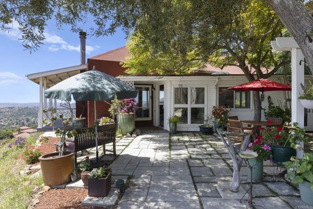 Detail Gallery Image 4 of 34 For 14645 High Valley Rd, Poway,  CA 92064 - 3 Beds | 2/1 Baths