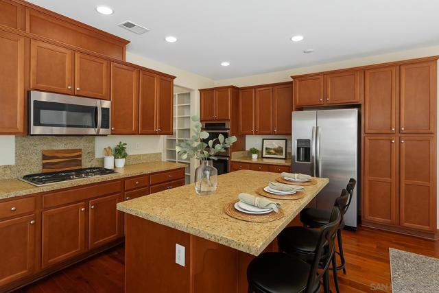 37856 Honey Pine Road, Murrieta CA: https://media.crmls.org/mediaz/7736488a-af2e-47e4-90b1-a7f1cd01b6cb.jpg