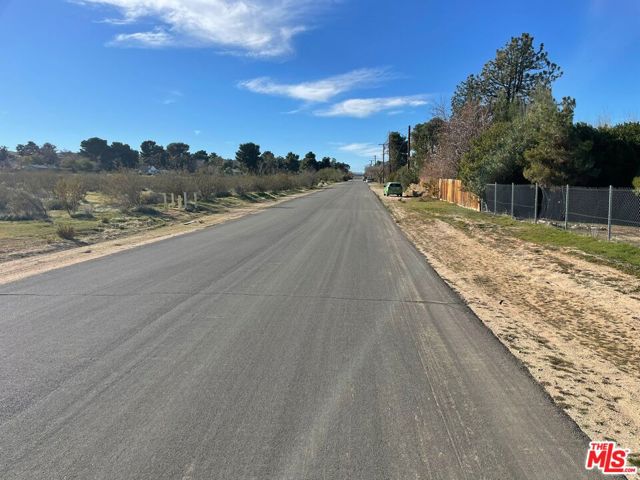 12399 E AVE V-12, Pearblossom CA: https://media.crmls.org/mediaz/77364d0e-191f-47df-966d-fa92ad414803.jpg