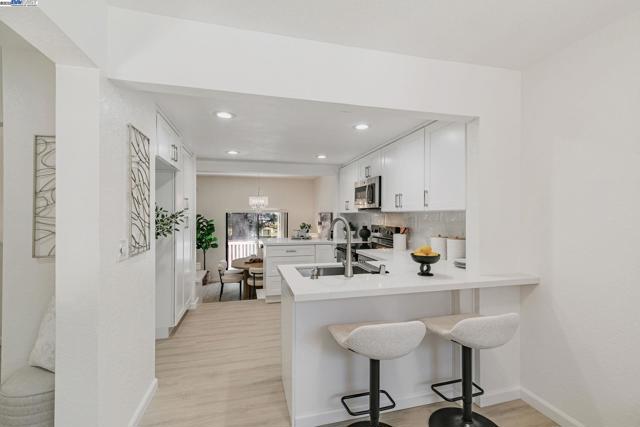 636 Praderia Cir, Fremont CA: https://media.crmls.org/mediaz/77366c19-ea44-4072-b04c-ac0cea098c00.jpg