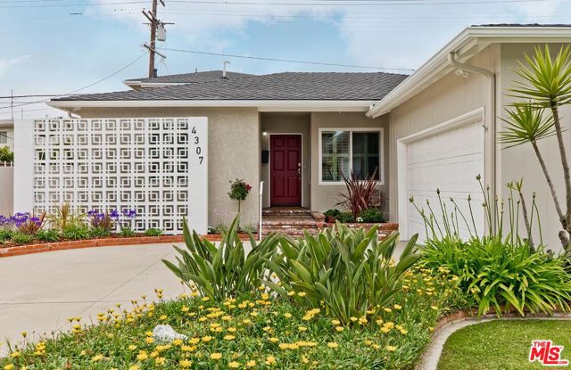 4307 Keystone Avenue, Culver City CA: https://media.crmls.org/mediaz/77367086-5799-4981-b3c0-b212dfbd2ac4.jpg
