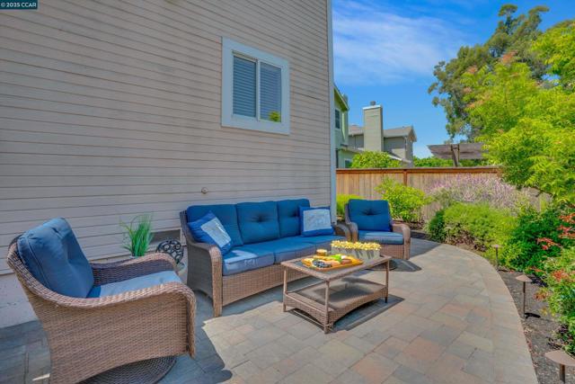 123 Williamson Ct, Martinez CA: https://media.crmls.org/mediaz/7736cdaa-3a77-4d2b-9f91-284b55b473a7.jpg