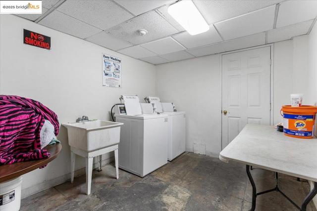 498 25th Street, Oakland CA: https://media.crmls.org/mediaz/77370d4d-2304-47ca-b62c-9f555b8170a2.jpg