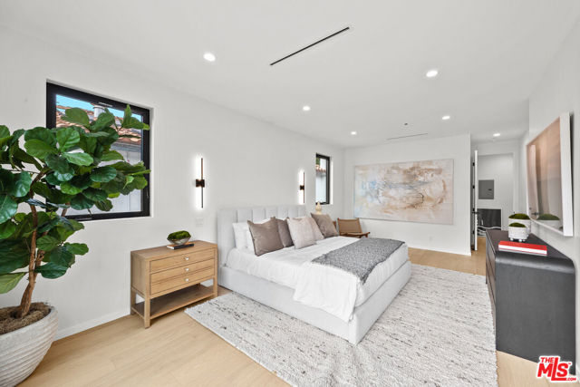 2631 Castle Heights Place, Los Angeles CA: https://media.crmls.org/mediaz/773740c9-2b63-4007-bf8f-6fd235c23307.jpg