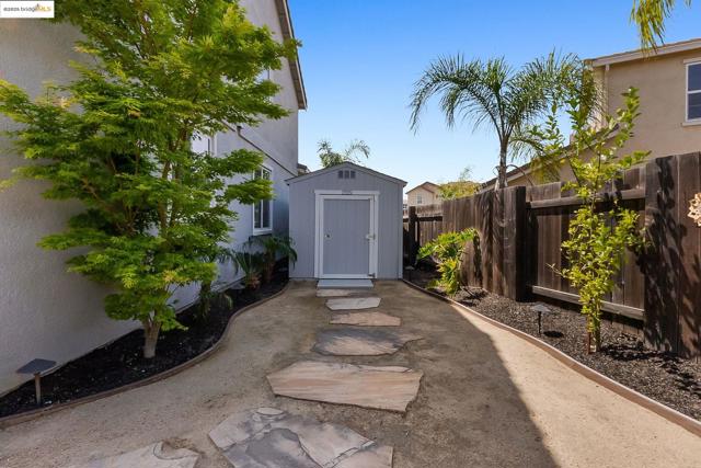 150 Ridge Crest Ct, Oakley CA: https://media.crmls.org/mediaz/77379c3a-ebfe-4907-819f-5565537d3841.jpg