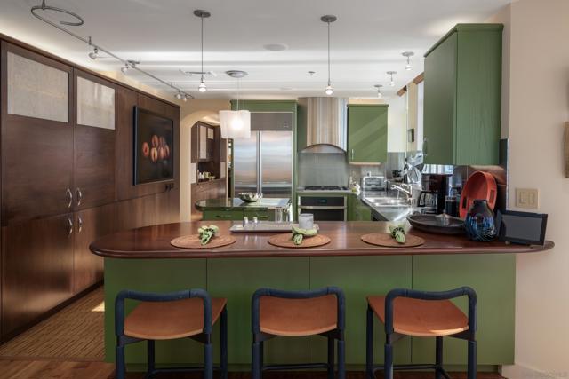 700 W Harbor Dr, San Diego CA: https://media.crmls.org/mediaz/7737f2cb-f01a-42ed-9d6a-0a48c2ab0163.jpg