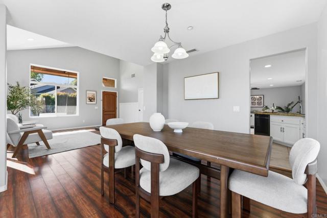 Detail Gallery Image 12 of 55 For 209 Journeys End, Vista,  CA 92083 - 4 Beds | 2/1 Baths