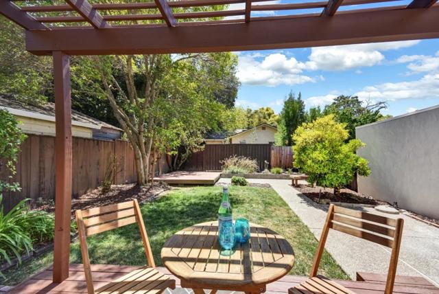 2268 Oberlin Street, Palo Alto CA: https://media.crmls.org/mediaz/77381eb7-1f06-4183-8d0d-3895c8480594.jpg