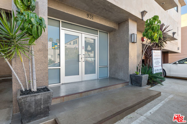 931 N ALFRED Street, Los Angeles CA: https://media.crmls.org/mediaz/77387765-672d-44a5-8f0e-b281b779c285.jpg