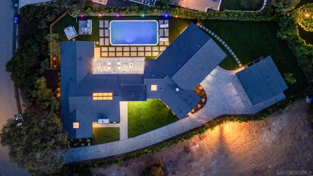 2975 Woodford Drive, La Jolla CA: https://media.crmls.org/mediaz/77389c55-e052-43fd-9d91-3c4dd0214b07.jpg