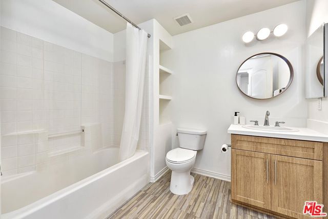 360 W Avenue 26, Los Angeles CA: https://media.crmls.org/mediaz/77391586-71e2-4840-bde6-a7ff9417c4e5.jpg