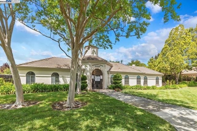 231 Stetson Dr, Danville CA: https://media.crmls.org/mediaz/7739841b-6ee5-4694-910e-1096480cf22c.jpg