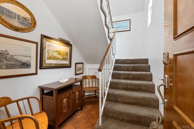 374 Orange Avenue, Coronado CA: https://media.crmls.org/mediaz/77399788-7c30-4fe0-b544-f7ad6df8af90.jpg