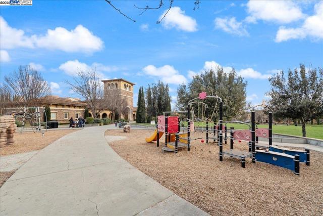 3335 Vittoria Loop, Dublin CA: https://media.crmls.org/mediaz/7739bee7-9bbc-43dd-af36-eddf3b1699c7.jpg
