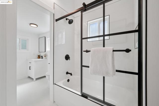 3116 Harrison St, Oakland CA: https://media.crmls.org/mediaz/7739c60b-a1cc-46af-8a04-ffdff0b3ebf8.jpg