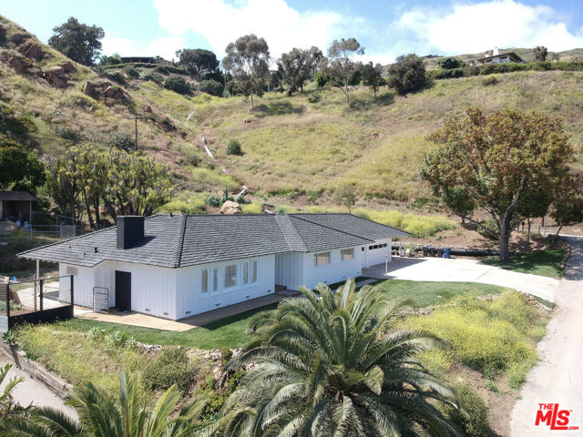 20490 Seaboard Road photo 7