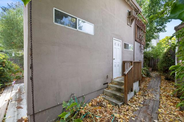 2160 Oakley Avenue, Menlo Park CA: https://media.crmls.org/mediaz/773a7bad-a21b-4758-9602-047d54c6dfc3.jpg