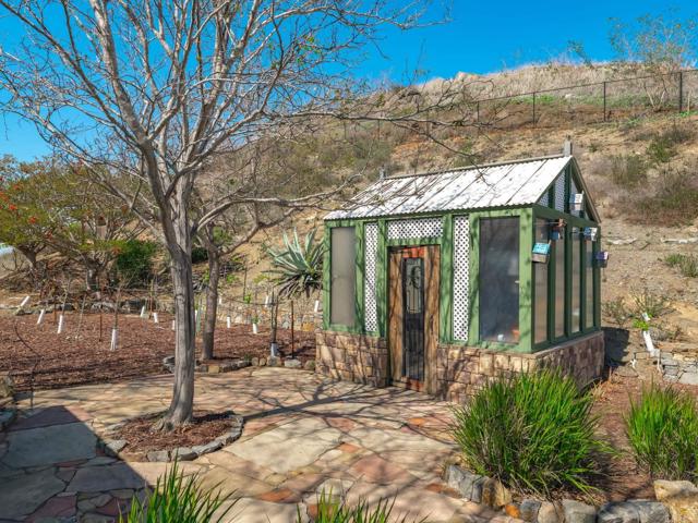 30419 Canyon Estates Road, Vista CA: https://media.crmls.org/mediaz/773abe53-04f2-4850-a8ed-5d5b24c48a16.jpg