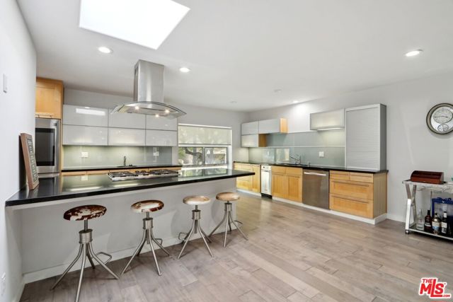 15539 Hamner Drive, Los Angeles CA: https://media.crmls.org/mediaz/773adcdb-7495-4105-a05a-ef57282d1821.jpg